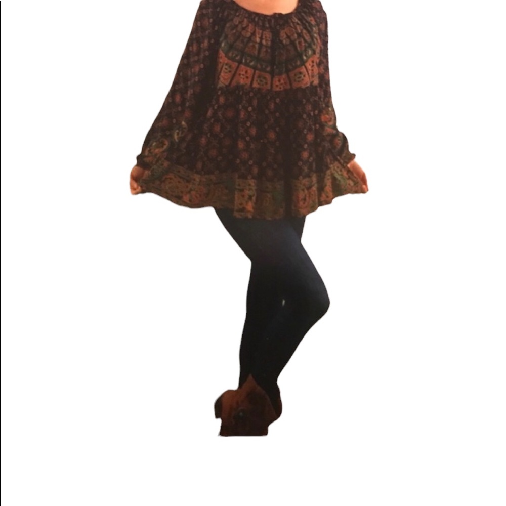NWT  Size S/M. Sacred Threads Blouse.  219675.  LG:GR/GR